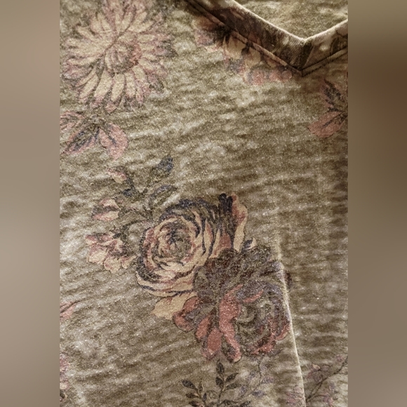 Maurices Knotted Rose Tee - Picture 6 of 7